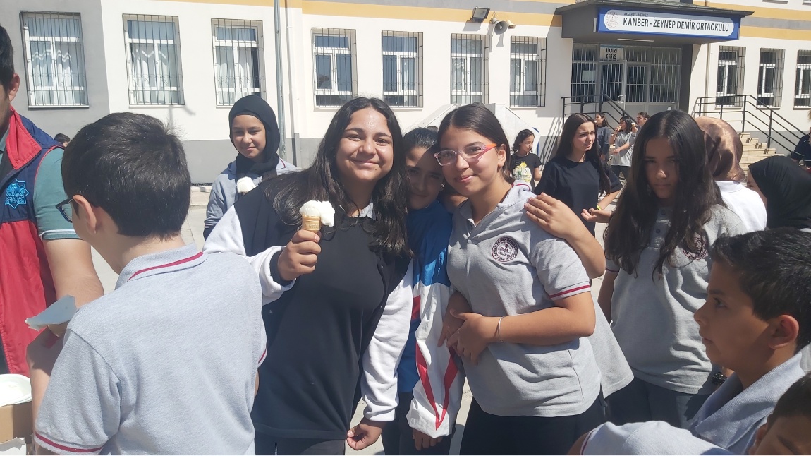 Aksaray Belediyesi Öğrencilerimize Dondurma Dağıttı